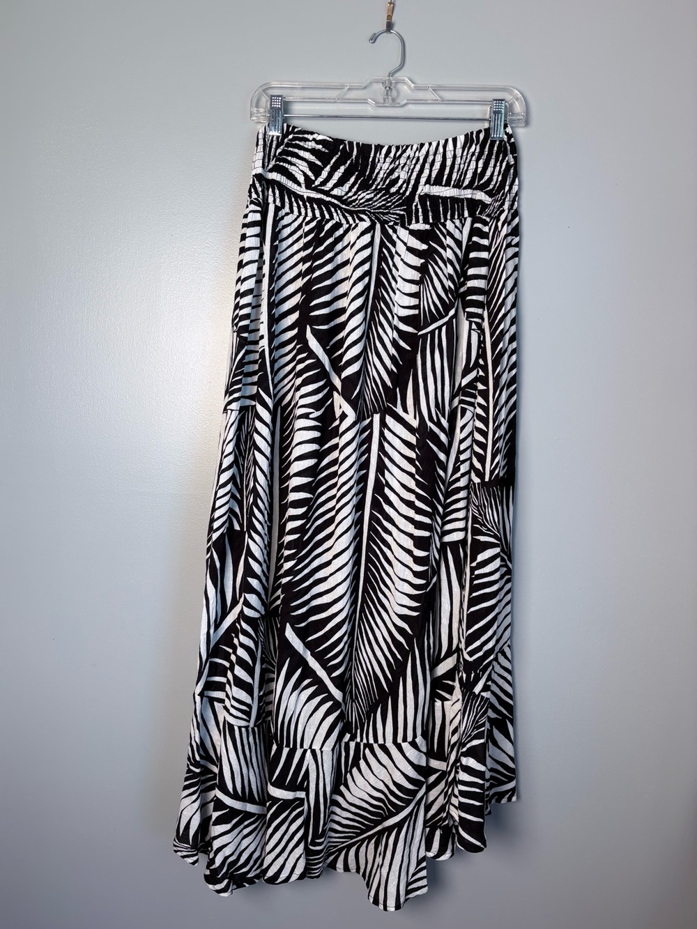 Rachel Zoe Palm Print High Low Maxi Skirt Black White Smocked Waist Size Medium - Picture 4 of 8